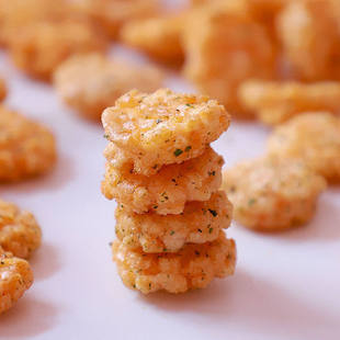 小小酥原味香辣味海苔味网红办公室解馋膨化散称休闲零食商用小吃