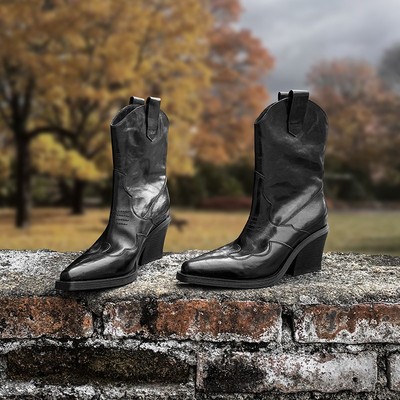 水洗马皮V口西部牛仔靴显瘦尖头粗跟复古高跟一脚蹬短靴子