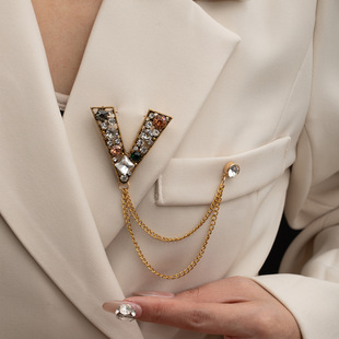 英伦中古风西装胸针复古镶钻流苏链条胸花气质高级感优雅时尚胸饰