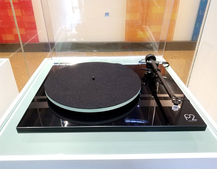 英国 Rega 君子 P2 Planar 2 LP黑胶唱机 带RB220唱臂 Carbon唱头