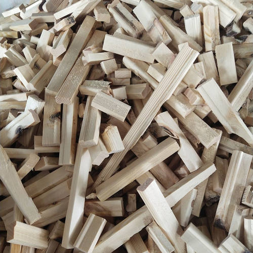 松木木头边角料引火材料取暖烤火