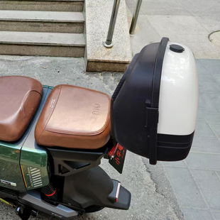 适用小牛电动车25款NLT后备箱靠背储物尾箱可放半盔含安装支架