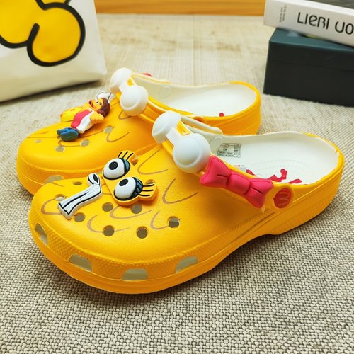 麦当劳联名大鸟姐姐洞洞鞋休闲