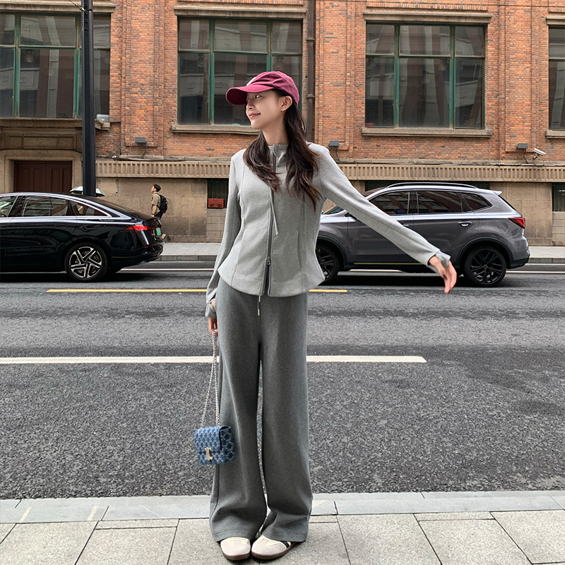 Romantic echo秋冬新款休闲风拉链上衣松紧腰直筒裤卫衣套装女