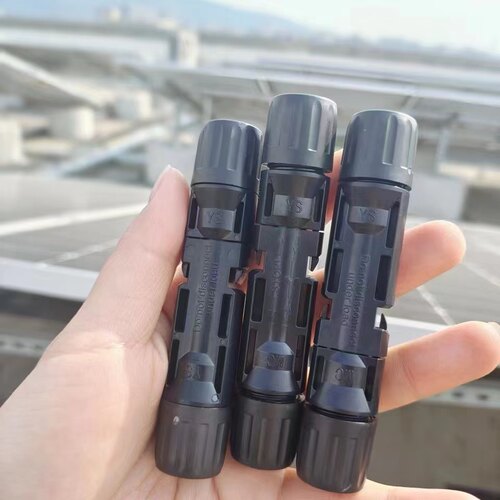 MC4光伏连接器公母插头接头套装防水IP67太阳能组件光伏板连接器