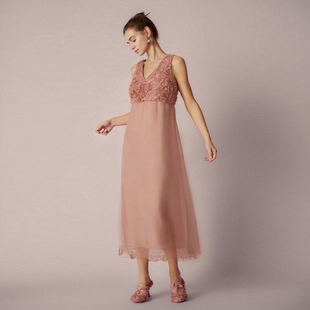 HUI卉浮雕感立体玫瑰花拼接背心式 薄纱连衣裙长裙2026春新款