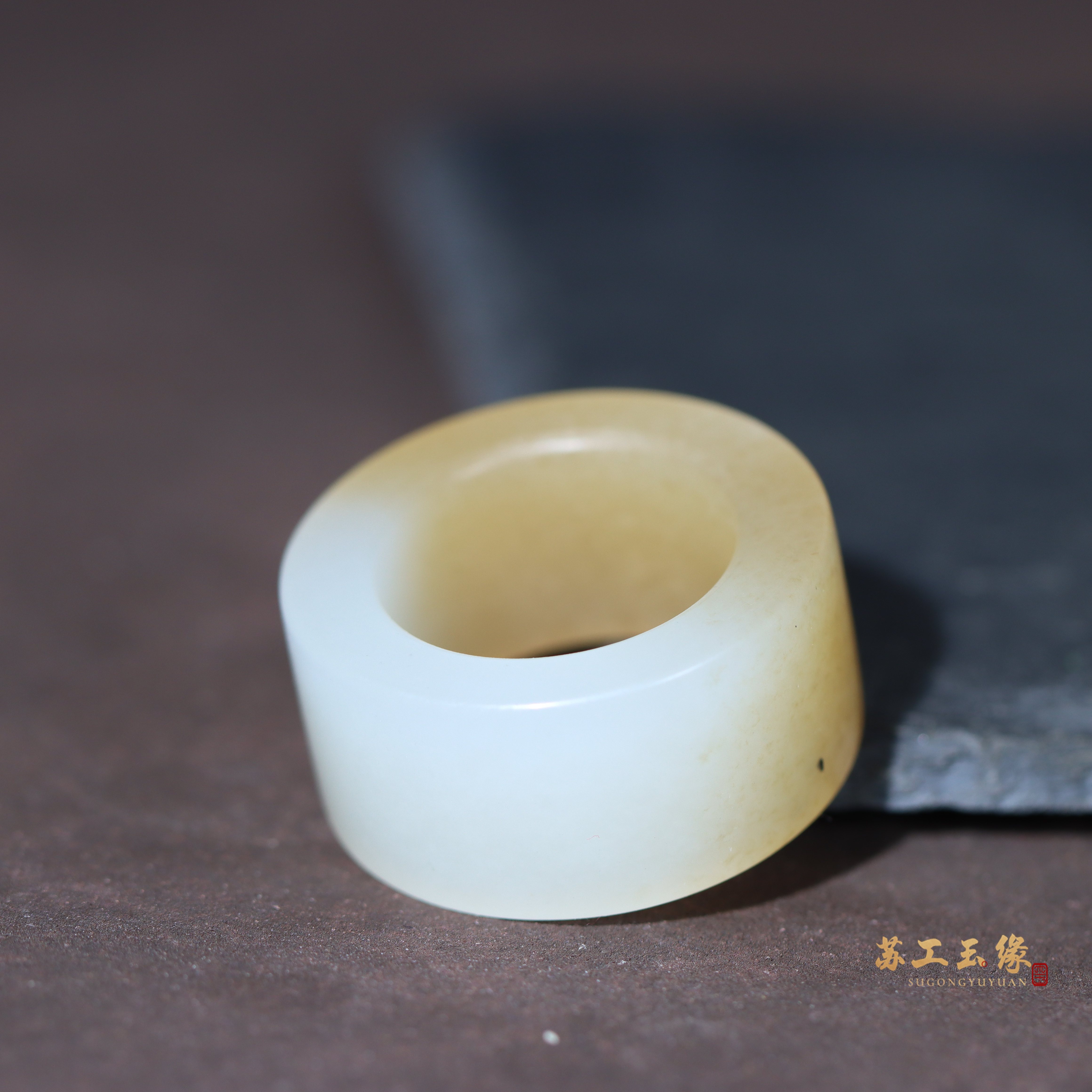 苏工玉缘新疆和田玉糖白扳指戒指