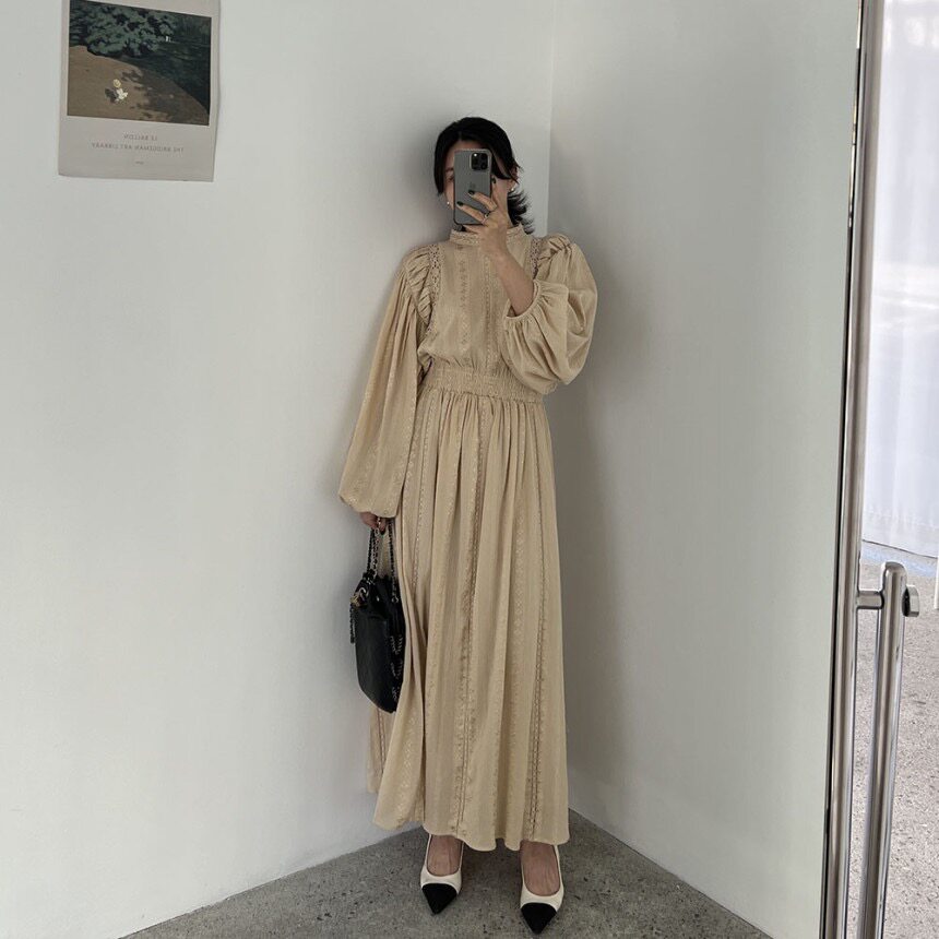 韩国法式优雅立领刺绣提花设计褶皱收腰显瘦灯笼袖长款连衣裙秋季
