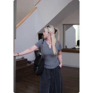 女装 糯米子 t恤女夏微胖女孩穿搭大码 正肩短袖 v领显瘦上衣 素颜T