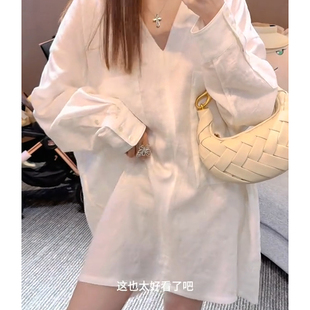 连衣裙女松遮肉显瘦中长裙夏 清仓一线品牌慵懒风极简白色V领长袖