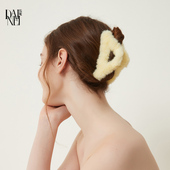 DAINEI岱妮冬日精灵毛绒抓夹女毛毛可爱后脑勺大号三角抓夹发饰