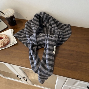 100%纯羊毛条纹披肩围巾女2025新款秋冬保暖软糯三角巾外搭围脖