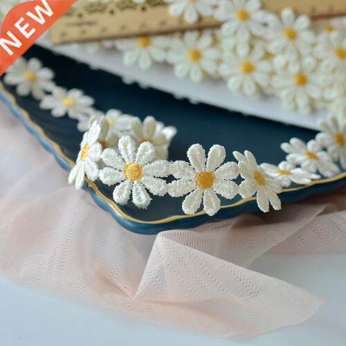 2.2CM Wide Beautiful White Embroidered Daisy Lace Fabric 3d