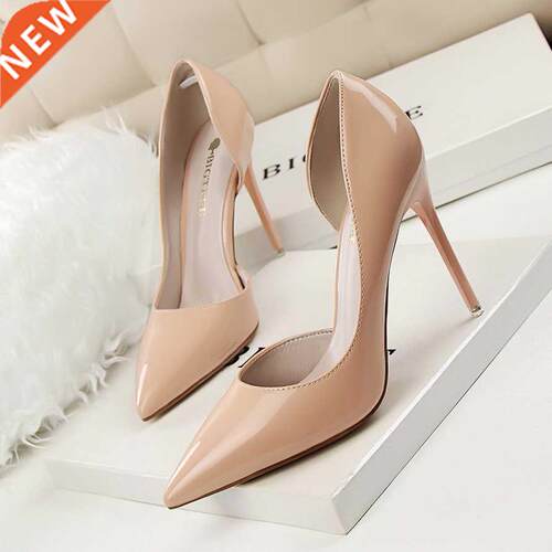 New 2022 Women pumps Elegant pointed toe patent leather offi