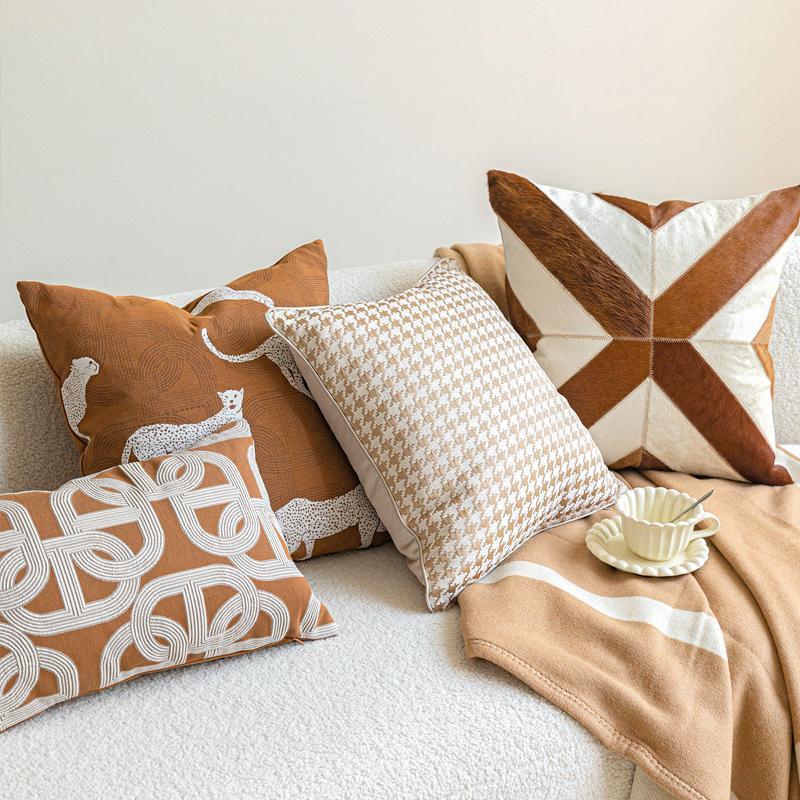 轻奢复古靠枕皇家茶木色提花豹子抱枕客厅沙发靠垫法式棕色腰枕套