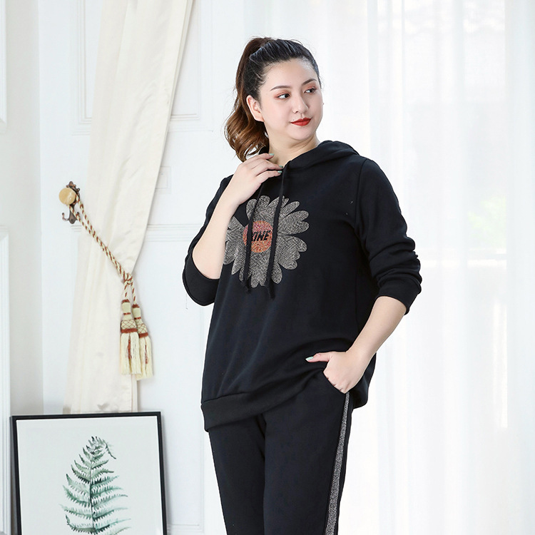 2020秋冬季新款胖MM潮牌连帽卫衣+长裤小雏菊图案烫钻两件套套装