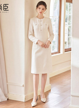 艾尚臣木耳边小香风轻奢优雅米白色连衣裙女长袖珍珠扣修身高级感