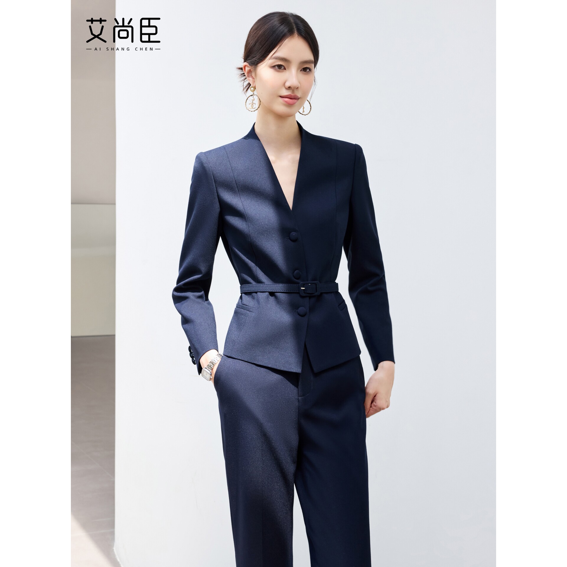 艾尚臣2025新款藏青色时尚套装V领显瘦酒店前台职业装气质工作服
