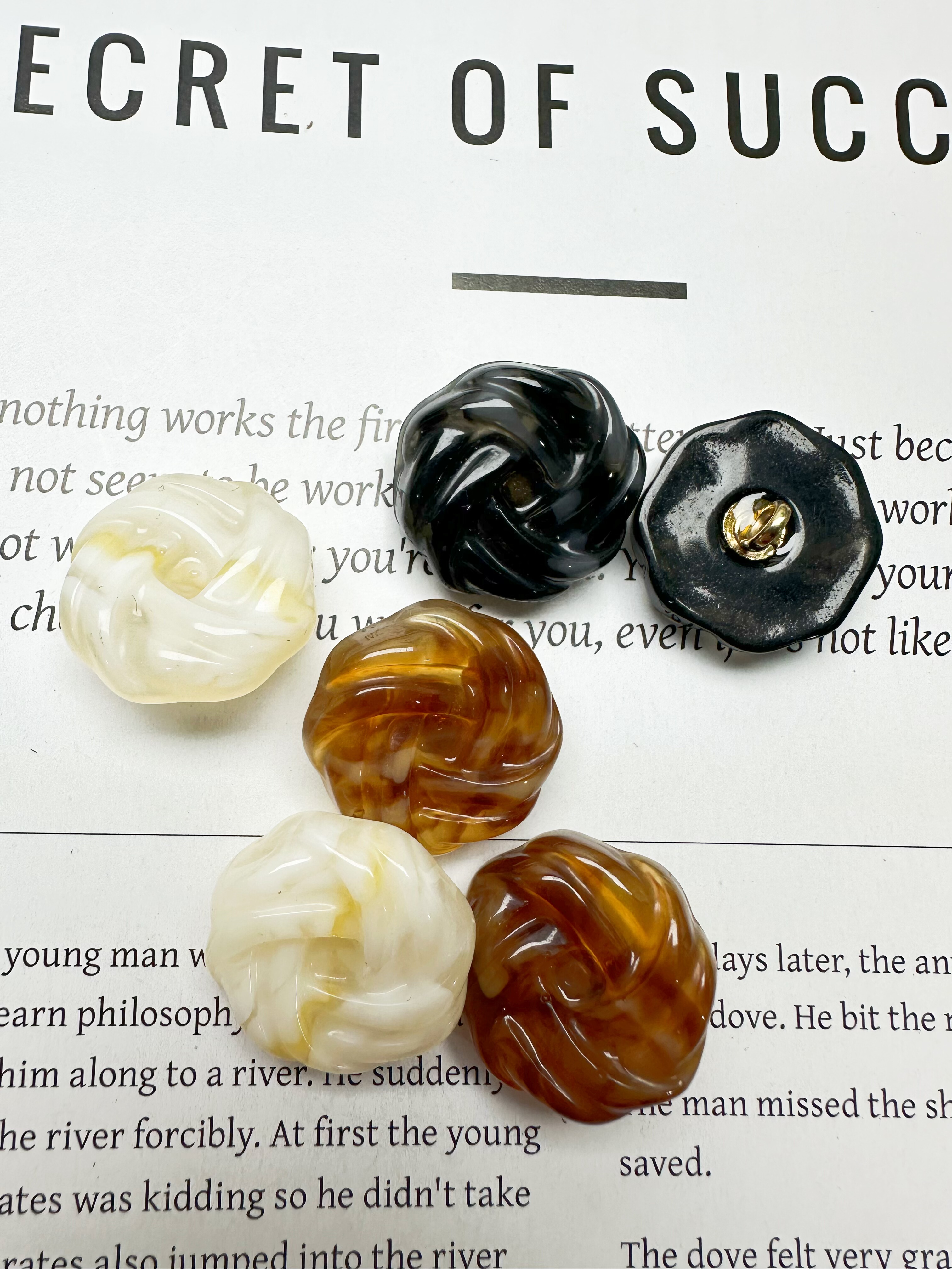 小香麻花扣金毛衣扣子树脂香风纽扣毛呢外套皮草大衣女装衣服粗花