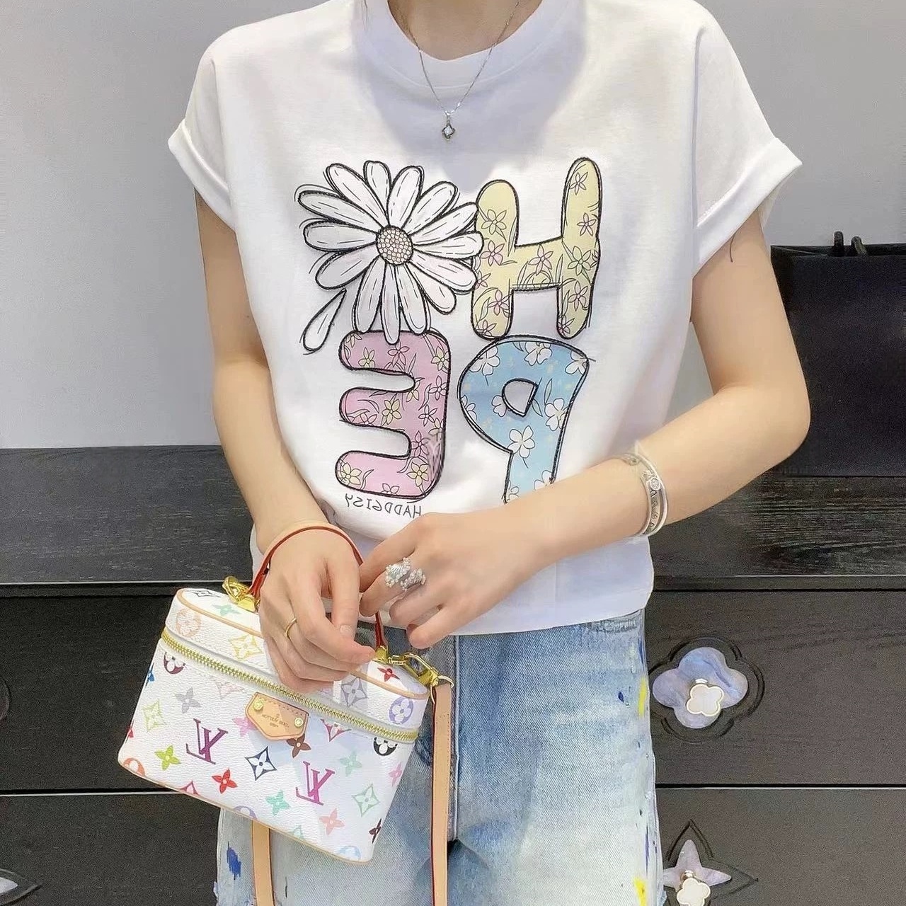 新款时尚百搭圆领字母印花短袖T恤女
