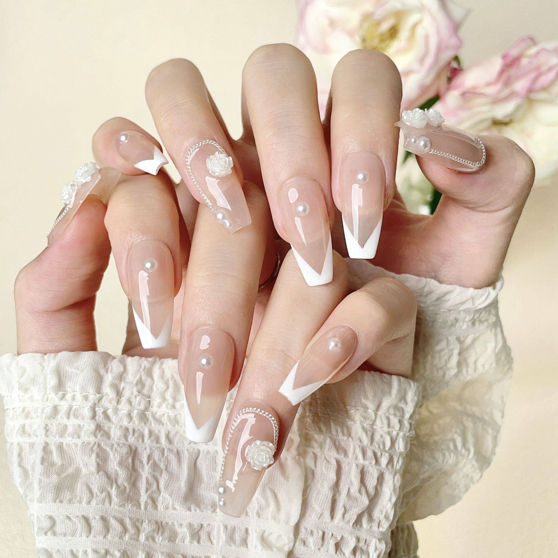 手工穿戴甲新款级法式山茶花光疗美甲贴片裸色假指甲可拆卸中梯