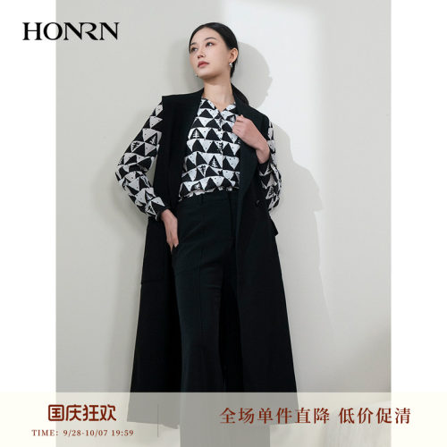 红人气质黑色西装领长款马甲女