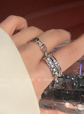 满满的高级感~双层锆石印花戒指