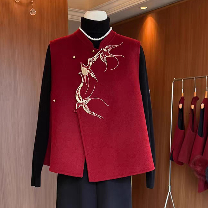 新中式秋冬新款妈妈装改良国风刺绣毛呢马甲加厚中式红色马夹背心