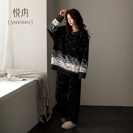 悦内睡衣女款秋冬季冬款半边绒加绒保暖珊瑚绒加厚家居服黑白渐变