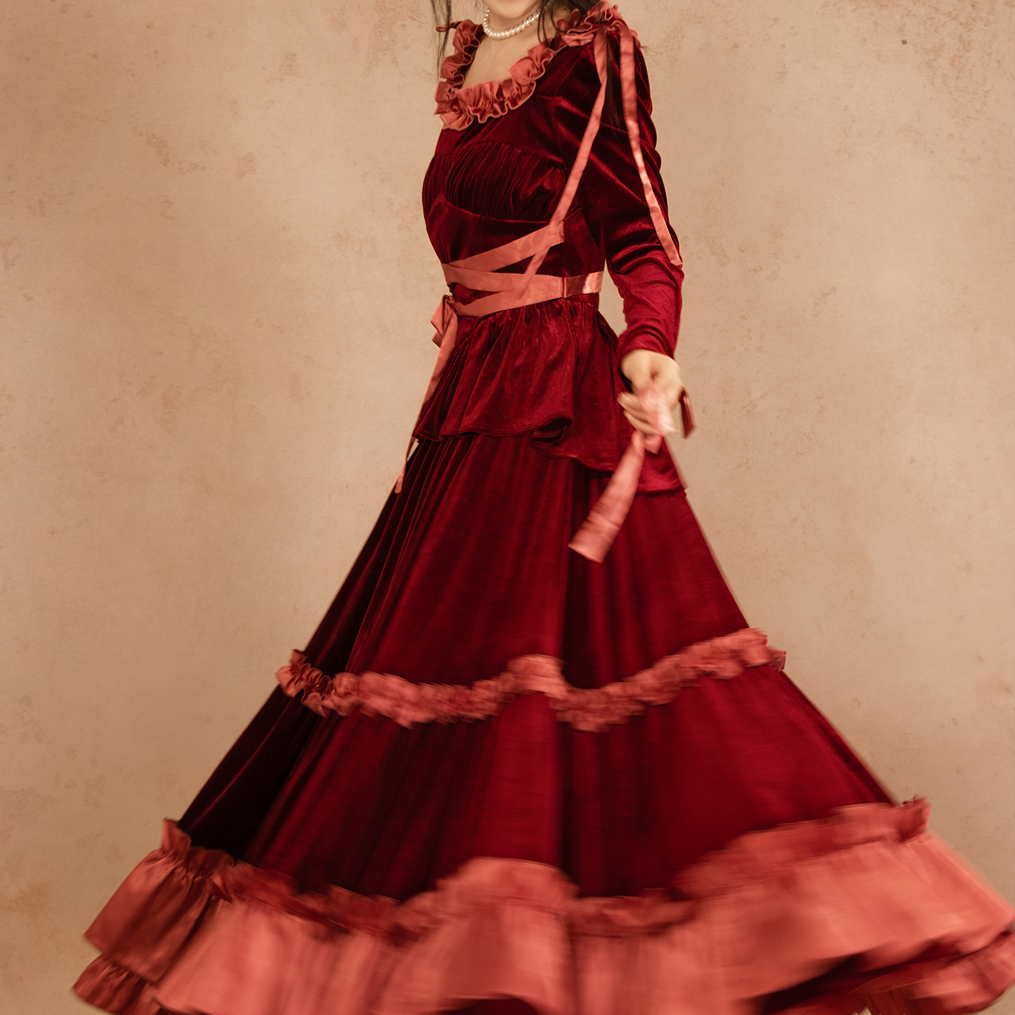 wuxian烛光夜曲 法式轻奢方领连衣裙金丝绒礼服荷叶边红色连衣裙