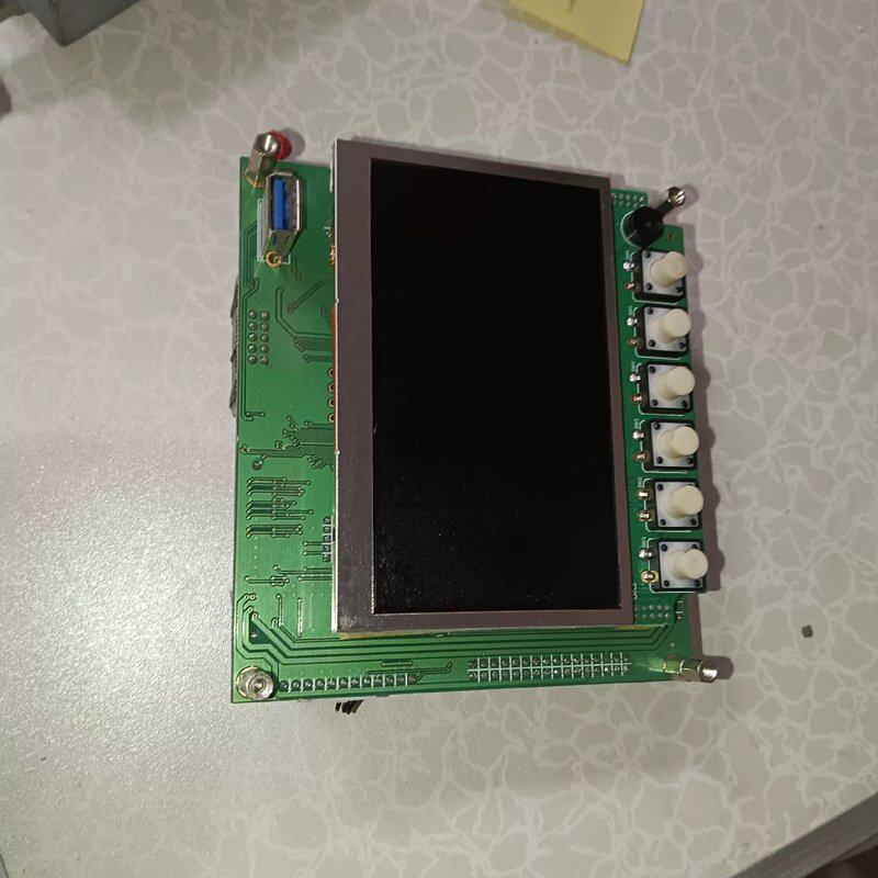 可维修液晶显示屏带主板，。一共六套，150一套运费自理！议价