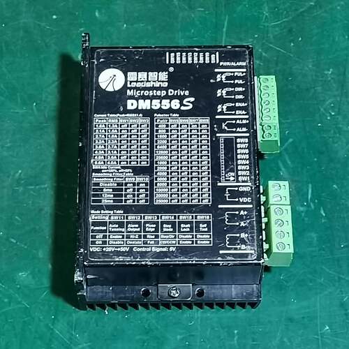 可维修步进驱动器，型号 DM556S，，成色如图所示，议价