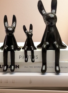 现代高级感黑色兔子陶瓷桌面摆件