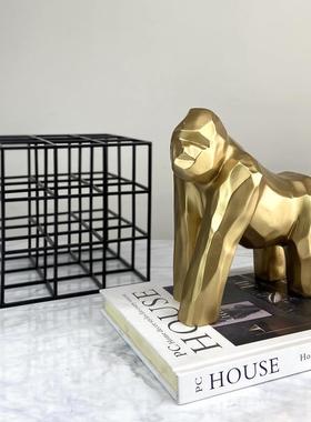 现代简约金色猩猩 金属黑色立方体 样板间售楼处客厅书房创意摆件