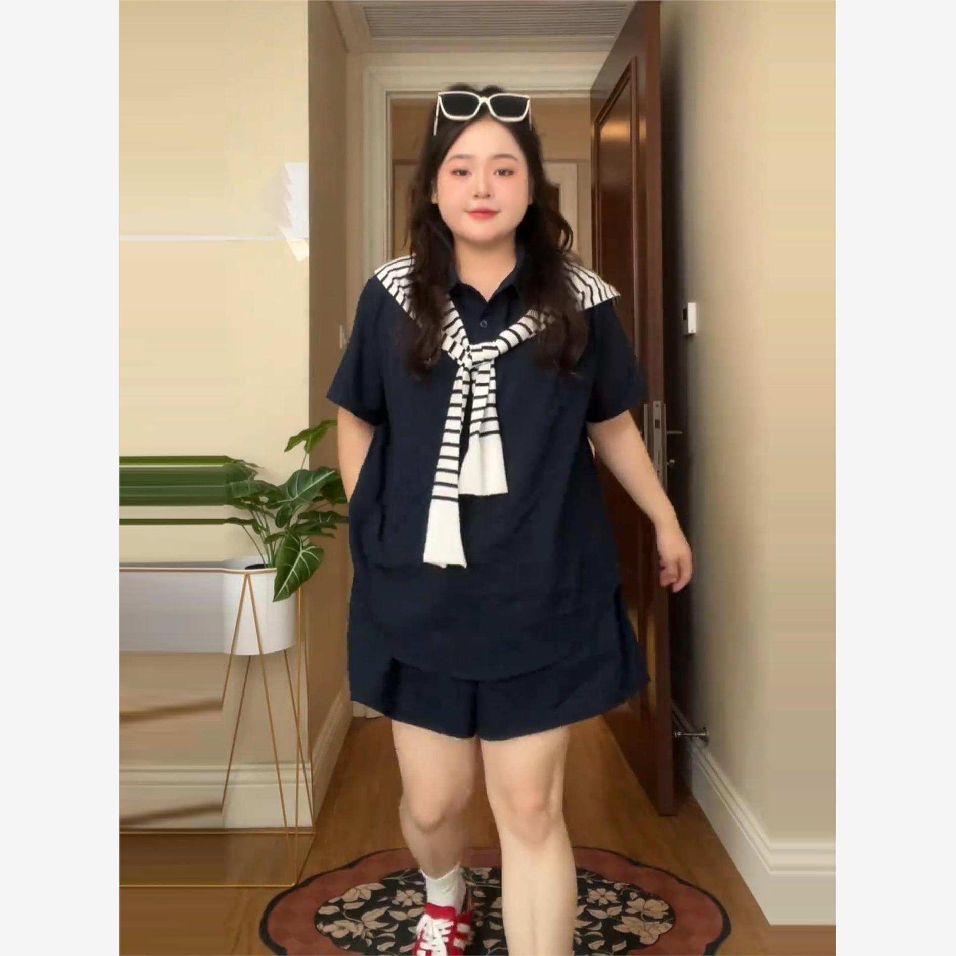 加码运动风格刺绣短袖t恤