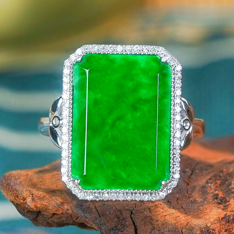 18K天然方牌龙石满绿翡翠A货戒指