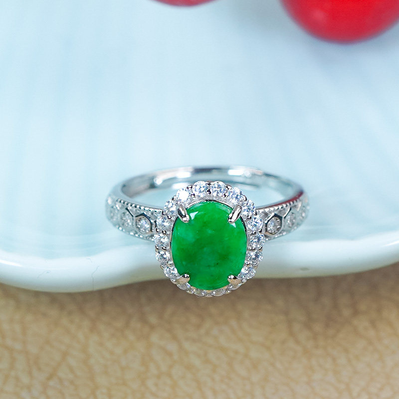 送爱人精致雕刻使设计冰润天然满阳绿翡翠A货龙石银白色蛋面戒指