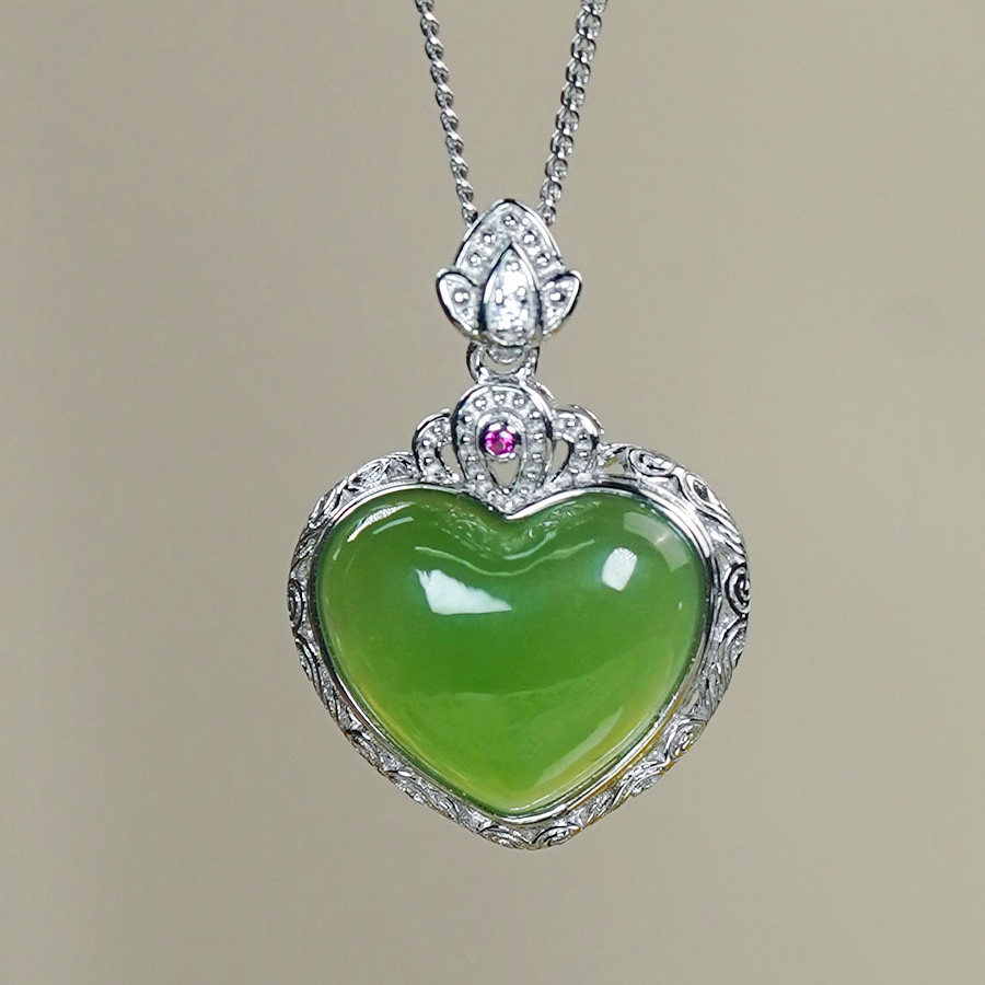 和田玉吊坠精致镂空皇冠设计花苞扣头天然和田玉碧玉银白色心形