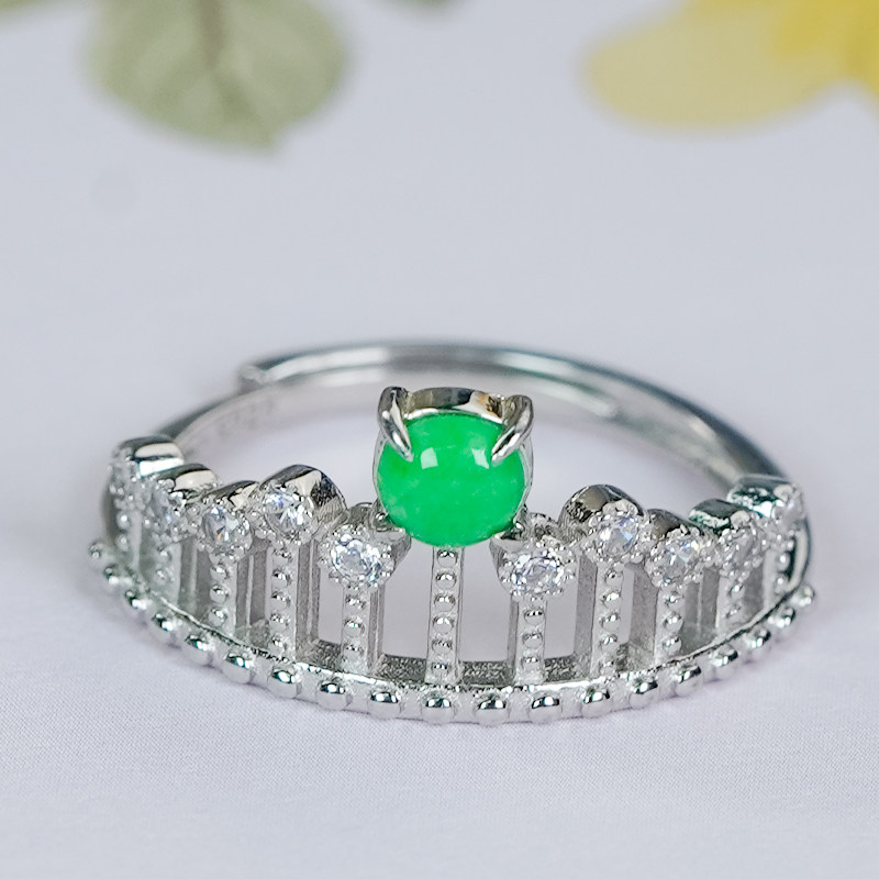 天然翡翠A货镶嵌皇冠镂空设计阳绿翡翠蛋面戒指送女友情人节礼物