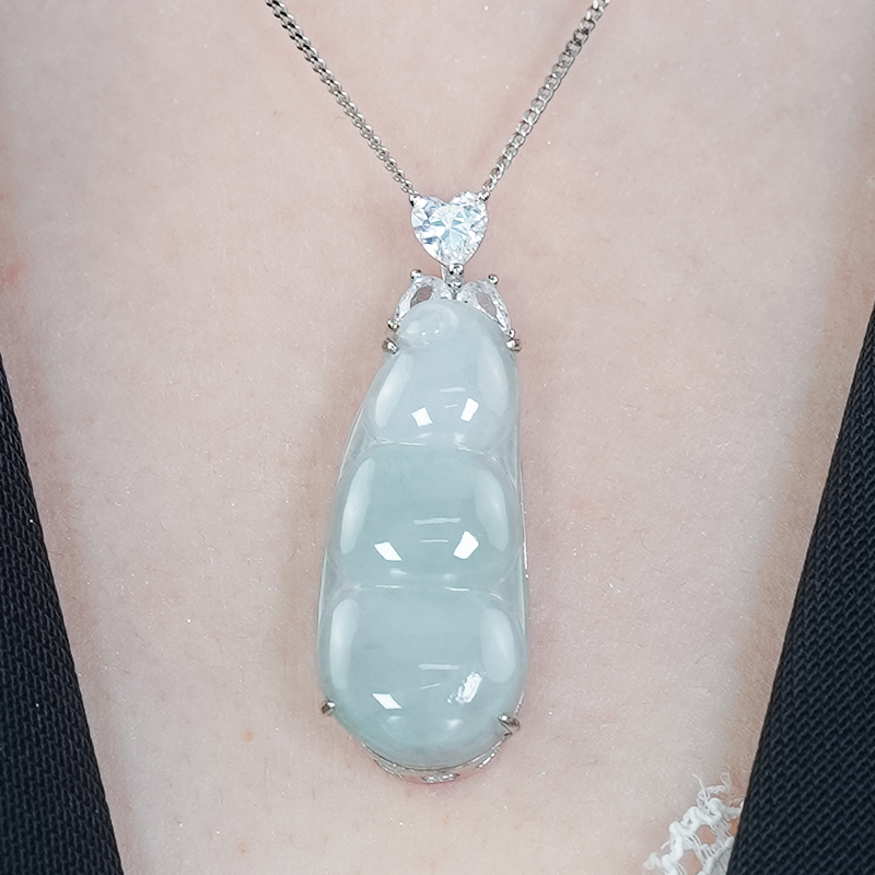 天然高冰翡翠A货银镶嵌精致简约爱心扣头冰透翡翠四季福豆玉吊坠