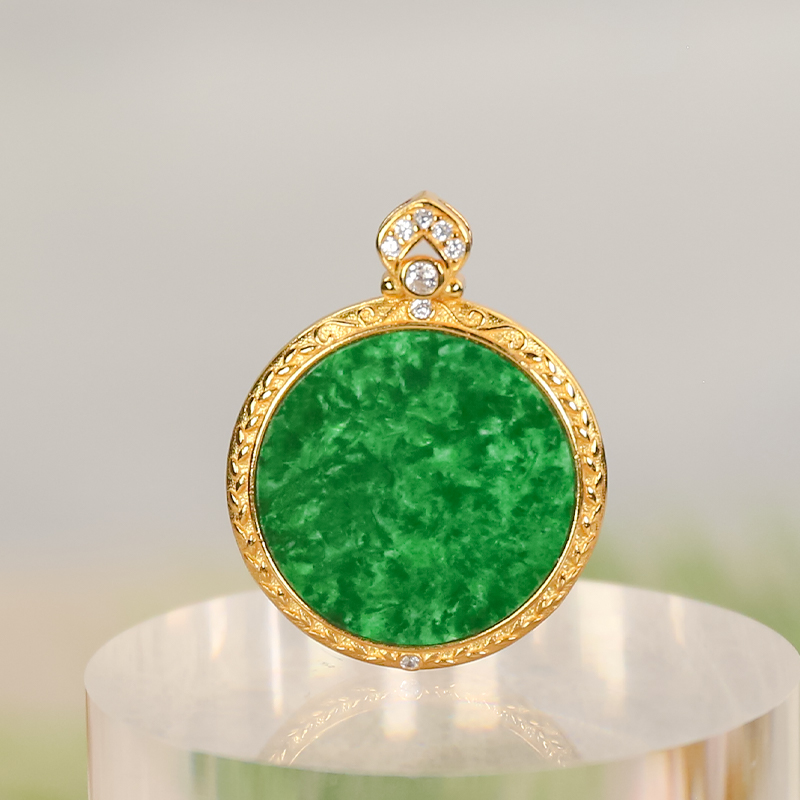 洛丽亚天然翡翠A货飘阳绿简约气质百搭小圆牌吊坠