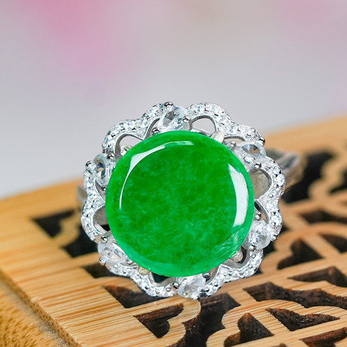 天然翡翠A货精致银镶镂空花瓣设计豪镶满绿翡翠龙石圆牌戒指