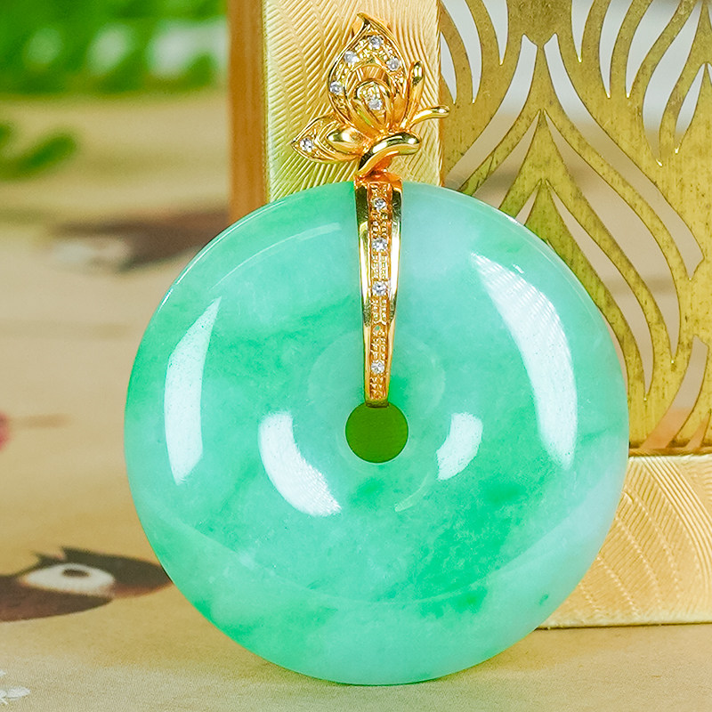 18K金镶玉天然A货翡翠精致蝴蝶扣头设计飘阳绿翡翠平安扣玉吊坠