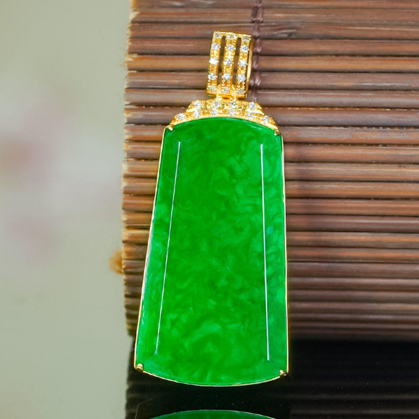 18K金镶玉天然翡翠吊坠A货精致镂空设计满绿龙石无事牌翡翠玉坠
