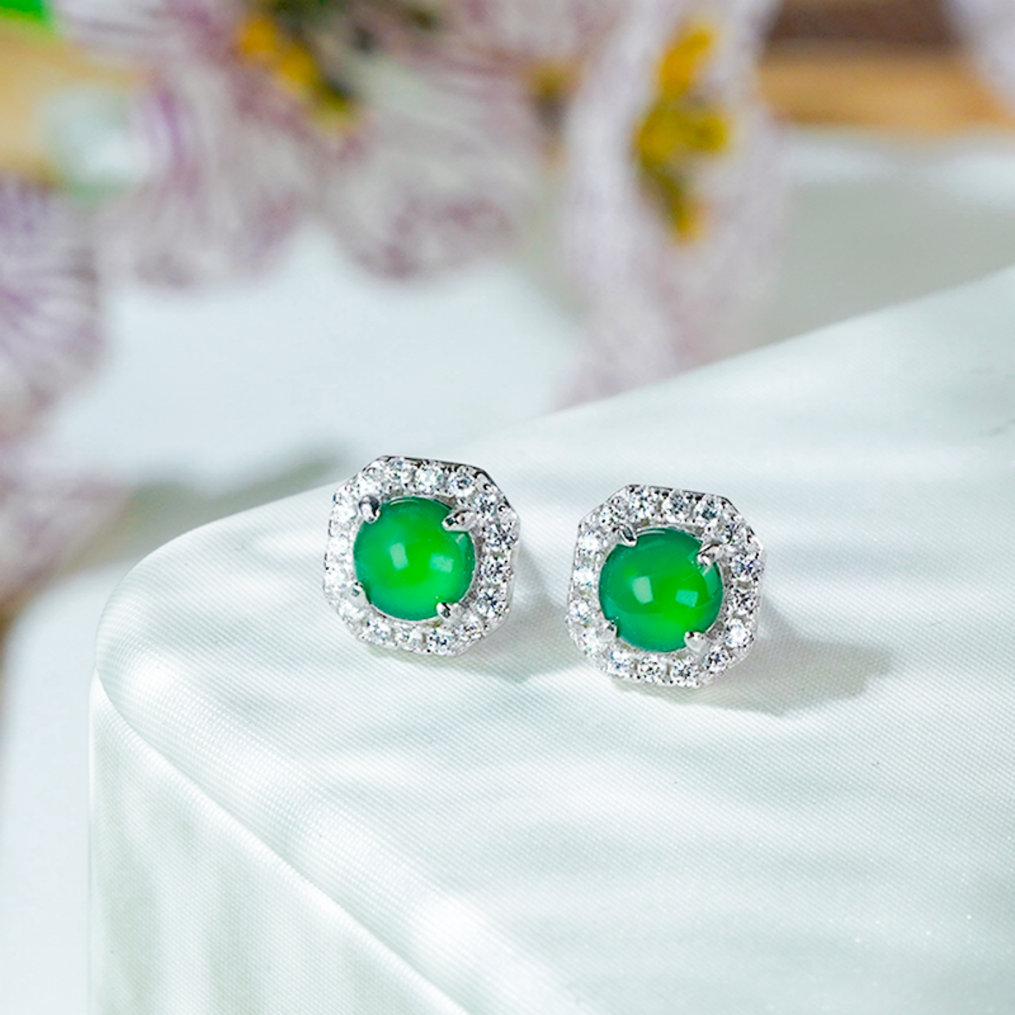 天然A货翡翠耳钉银镶嵌精致冰透蛋面玉耳饰满绿翡翠八角设计