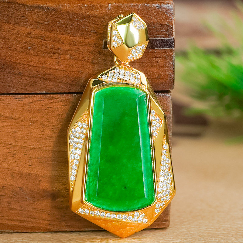 天然翡翠项链A货时尚精致宫廷风不规则设计满绿龙石无事牌吊坠