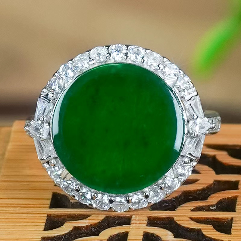 送爱人天然翡翠A货银镶嵌大气豪镶时尚高级感辣绿翡翠绿圆牌戒指