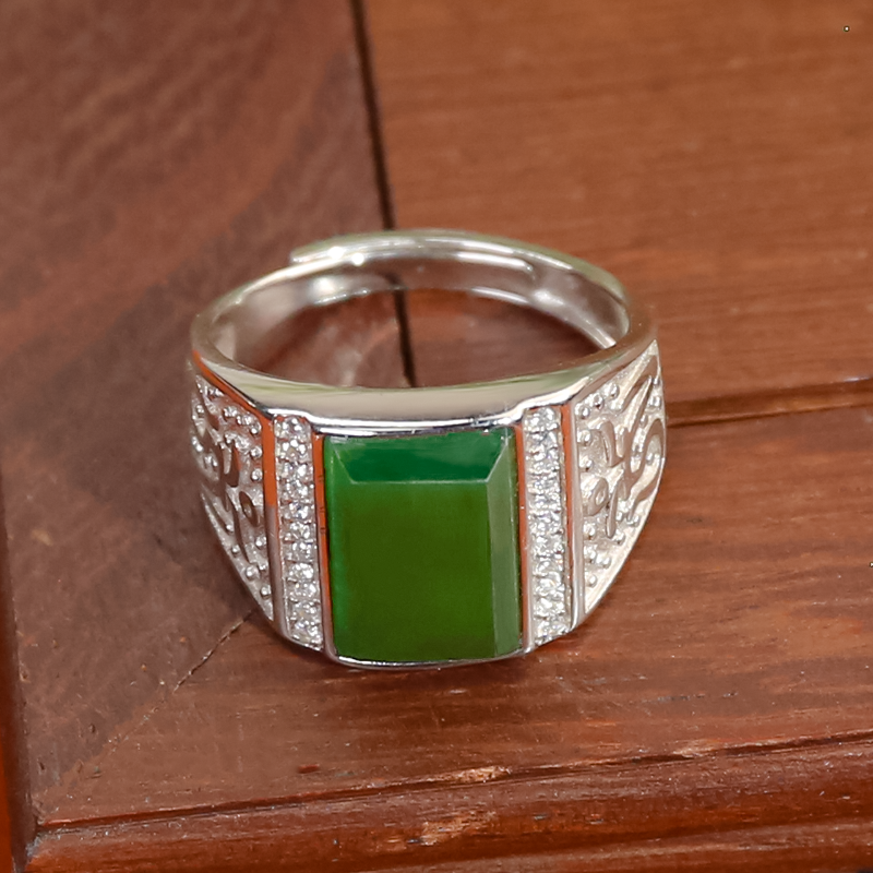 辣绿翡翠a货方形无事牌男士大气银镶马鞍戒指（活口）