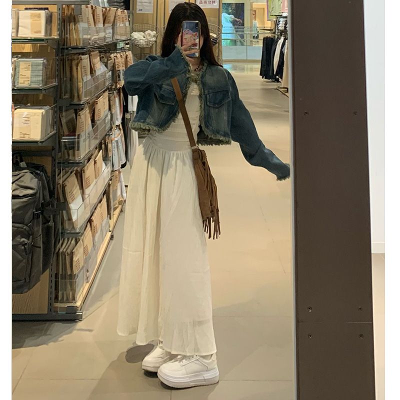 茶歇法式白色抹胸无袖连衣裙女新夏季高级感收腰显瘦小众气质长裙