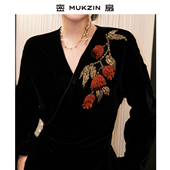 」新中式 「大吉大荔 非遗手绣斜襟V领丝绒上衣 新款 密扇2026年春季